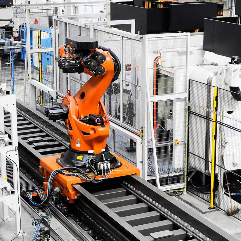 Two processing machines with robot loading for unmanned production in CNC machining