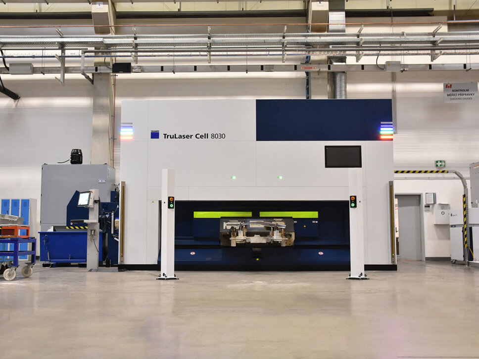 A high-precision laser cutting machine from the manufacturer Trumpf, equipped with advanced technology, features an integrated monitor and a control panel that provides a user-friendly interface for operating the machine during the laser cutting process.